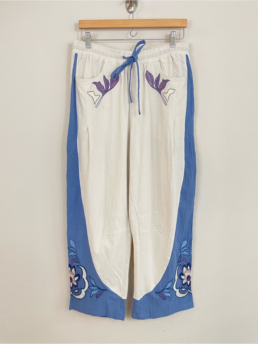 Umgee Floral Embroidered Barrel Pull On Pant Size Medium Boho-Coastal - Picture 3 of 10